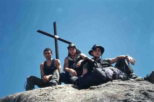 Homenagem aos que morreram em uma tempestade de raios no morro do Açu